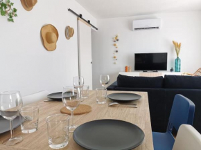 Dark blue Appartement 2 chambres climatisation parking 900m des remparts